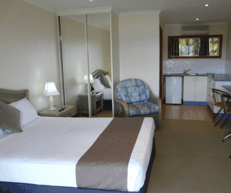 Sunlit Waters Studio Apartments - Hotel NSW 1