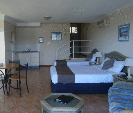 Sunlit Waters Studio Apartments - Hotel NSW 3