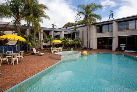Palm Court Motor Inn - Hotel NSW 2