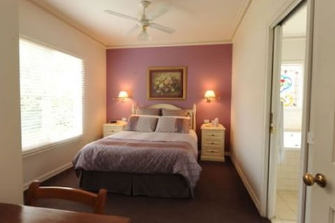 Bendigo Cottages - Hotel NSW 3