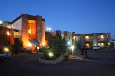 Desert Cave Hotel - Hotel NSW 2