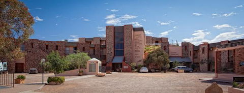 Desert Cave Hotel - Hotel NSW 3