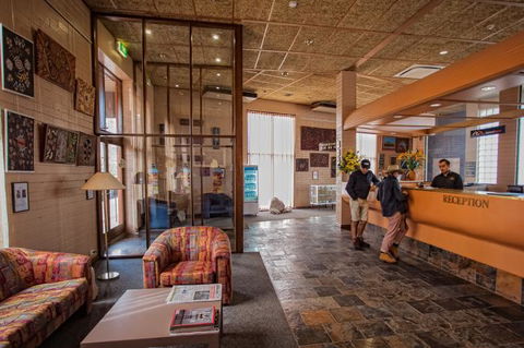 Desert Cave Hotel - Hotel NSW 4