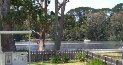 Calm Waters Waterfront Cottages - Hotel NSW 5