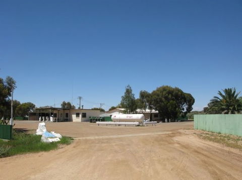 Silverland Caravan Park - Hotel NSW 1