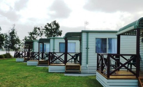 Belmont Pines Lakeside Holiday Park - Hotel NSW 3