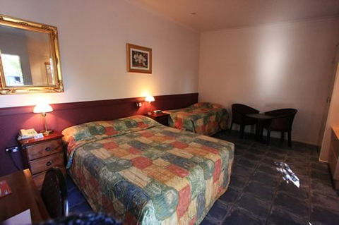 Xenia Central Studio Accommodation - Hotel NSW 2