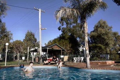 Kahlers Oasis Caravan Park - Hotel NSW 1