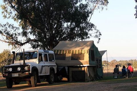 Kahlers Oasis Caravan Park - Hotel NSW 3