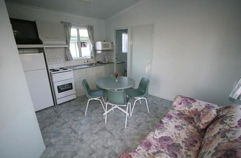 Kahlers Oasis Caravan Park - Hotel NSW 5