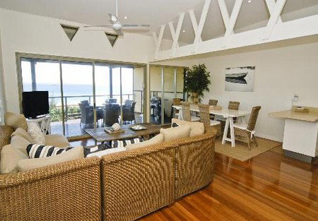 Claytons On Cylinder Beach Front Apartments - Hotel NSW 1