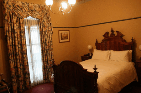 The Yarra Glen Grand Hotel - Hotel NSW 2