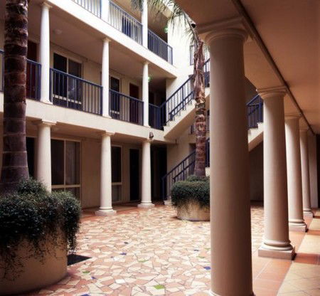 The Manor House - Hotel NSW 3