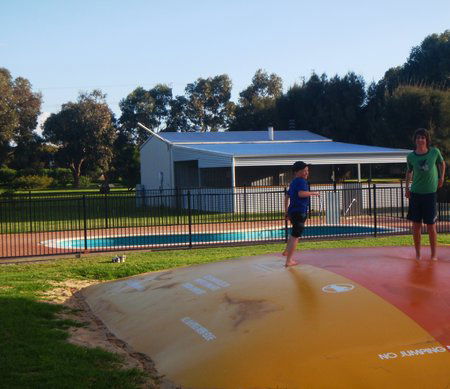 Elliston Caravan Park - Hotel NSW 2