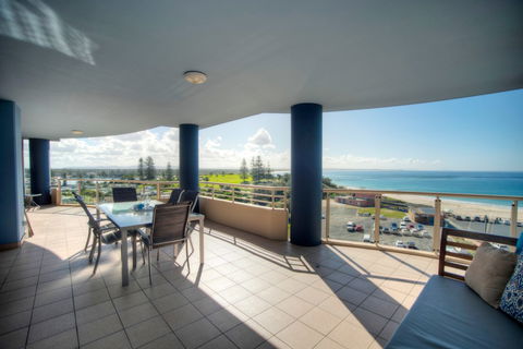 Beaches International - Hotel NSW 2