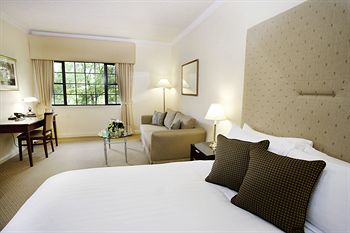 Grand Mercure The Hills Lodge - Hotel NSW 2