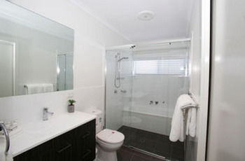 Caves Beachside Hotel - Hotel NSW 5