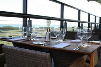 Caves Beachside Hotel - Hotel NSW 13