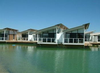 Caves Beachside Hotel - Hotel NSW 21