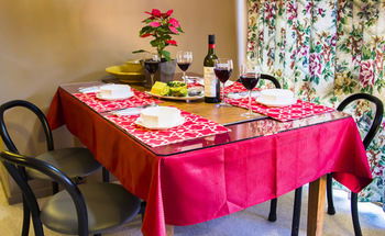 Crimson Villa - Hotel NSW 14
