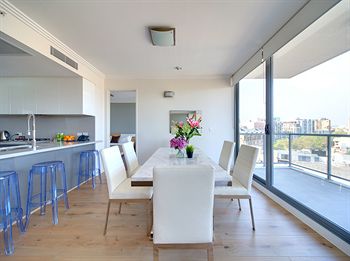 Zara Tower - Luxury Suites And Apartments - Hotel NSW 3