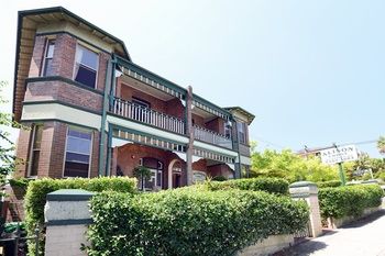 Alison Lodge - Hotel NSW 3