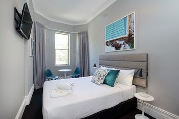 Alison Lodge - Hotel NSW 24