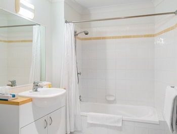 The Brighton Apartments - Hotel NSW 6