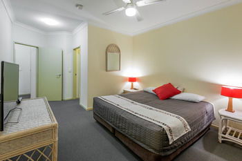 The Brighton Apartments - Hotel NSW 21