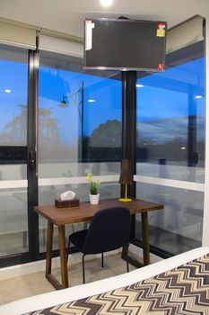 Whitehorse Apartment Hotel - Hotel NSW 1