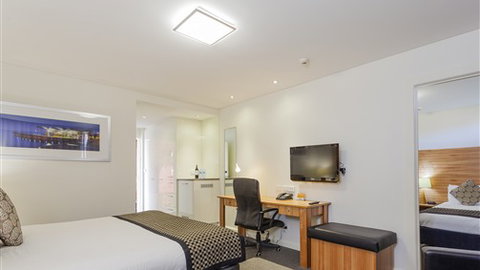 Quality Hotel Bayside Geelong - Hotel NSW 2