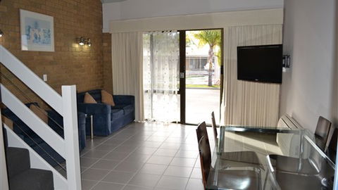 Lake Edge Resort - Hotel NSW 1
