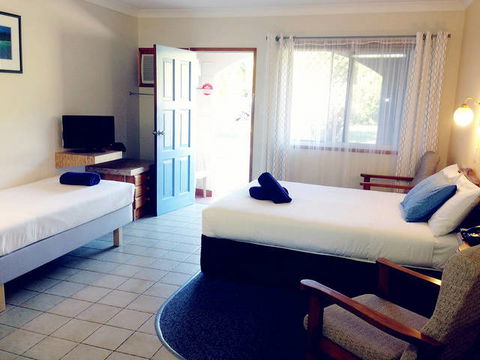 Paradise Court Holiday Units - Hotel NSW 2