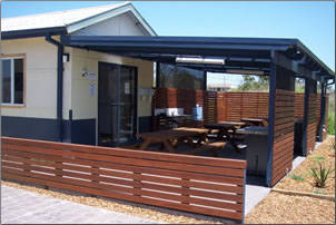 Two Shores Holiday Village - Hotel NSW 3