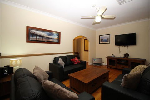 Christies Cottage For Holidays And Relocations. - Hotel NSW 2