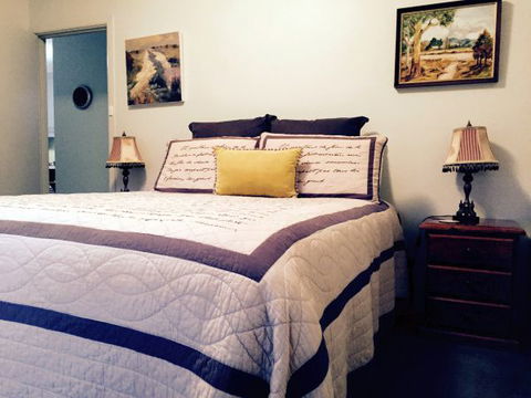 Pizzini's Vineyard Guesthouse - Hotel NSW 1