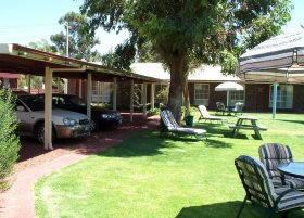 Carn Court Holiday Apartments - Hotel NSW 4