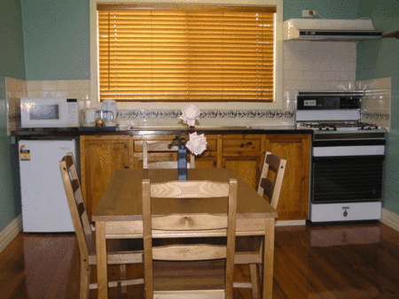 Charles Rasp Motor Inn And Cottages - Hotel NSW 4