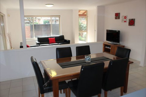 Adelaide Serviced Accommodation - Childers House - Hotel NSW 5