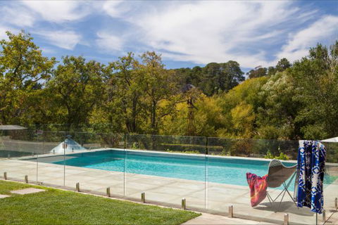 Flop House - Hotel NSW 2