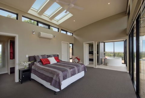 McLaren Eye - Hotel NSW 2