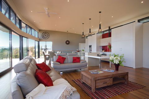 McLaren Eye - Hotel NSW 4