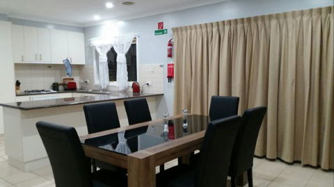 Numurkah Apartments - The Miekleljohn - Hotel NSW 1