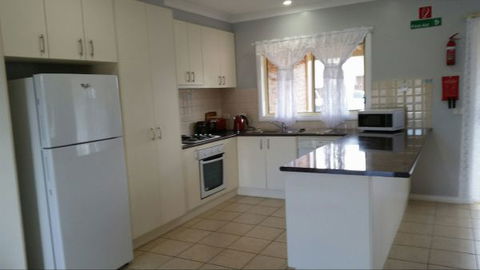 Numurkah Apartments - The Miekleljohn - Hotel NSW 2