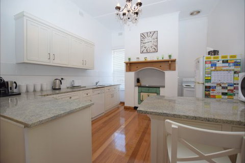 The Provincial Bed & Breakfast - Hotel NSW 1