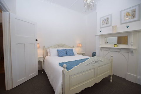 The Provincial Bed & Breakfast - Hotel NSW 3