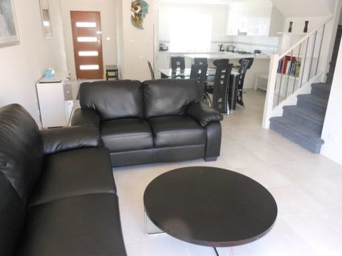 Oaklands Junction - Hotel NSW 1