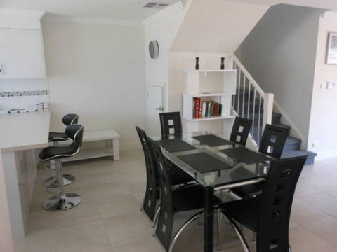 Oaklands Junction - Hotel NSW 2