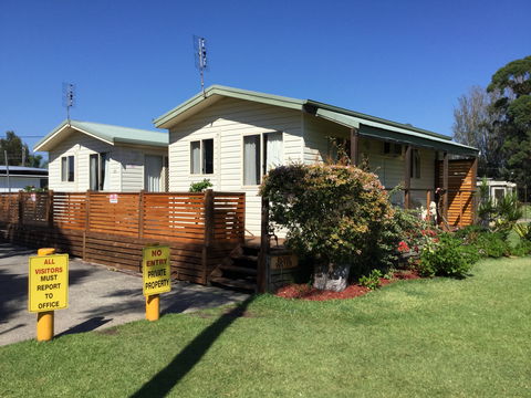 Riviera Caravan Park - Hotel NSW 2