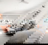 Shore Beats Work - Hotel NSW